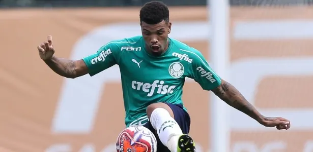 Apesar de propostas, Palmeiras segura Juninho e o vê como alternativa