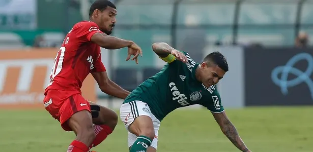 Palmeiras barateia ingresso, mas vê 2º pior público do ano em fase instável