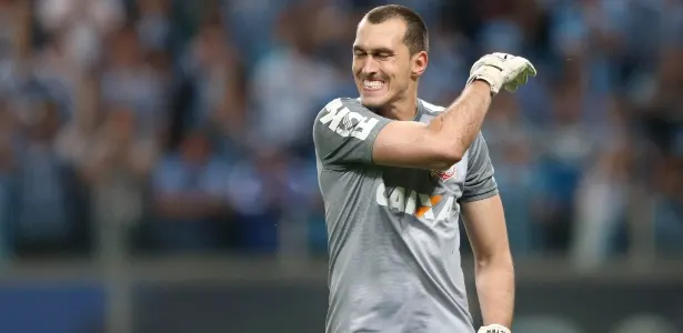 Corinthians inscreve terceiro goleiro e Walter fica fora do Paulista