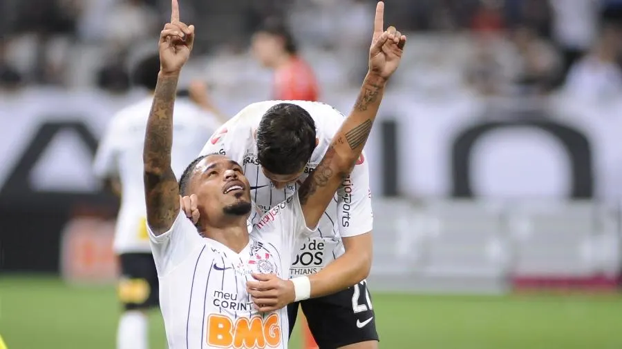 Corinthians vence Goiás de forma tranquila e encosta no G-4