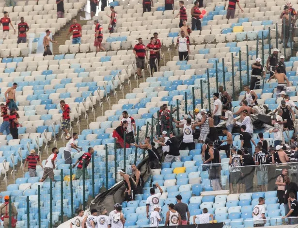 Antiga aliança Fla/Corinthians mostra como torcidas mudaram em 30 anos