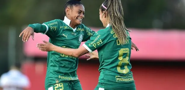 Palmeiras goleia São Paulo após sofrer gol relâmpago no Brasileirão Feminino.