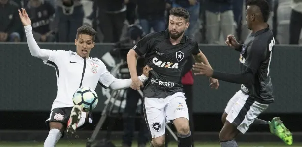 Licença para driblar: Pedrinho vira xodó corintiano após chapéu decisivo