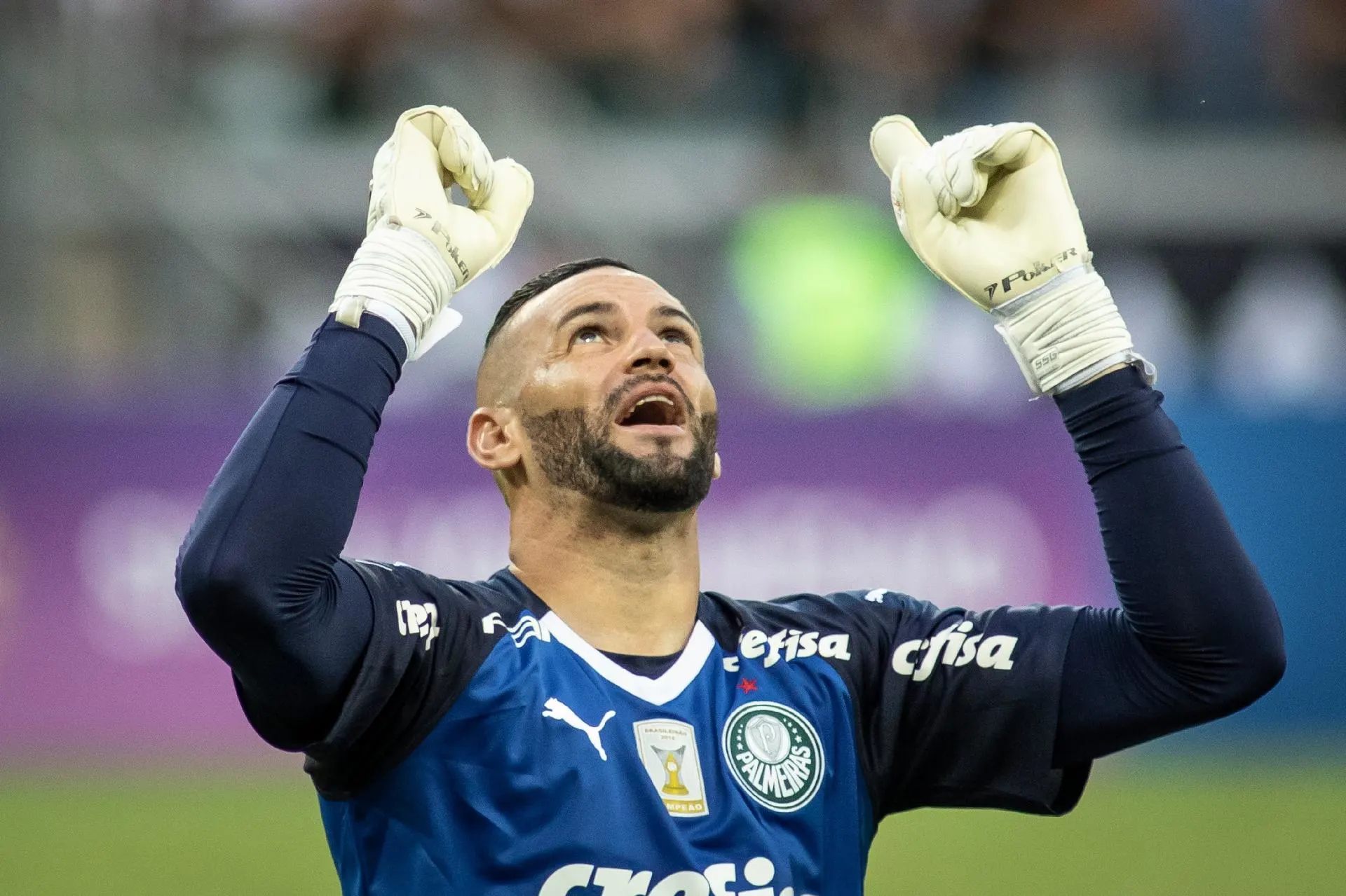 Weverton enaltece garotos e foca atenção em clássico: 