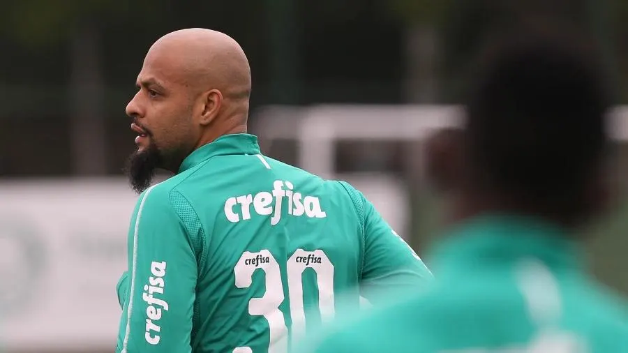 Denílson critica expulsão de Felipe Melo contra o Grêmio: 