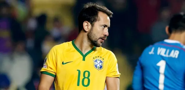 Por que todos querem e ninguém está perto de levar Everton Ribeiro