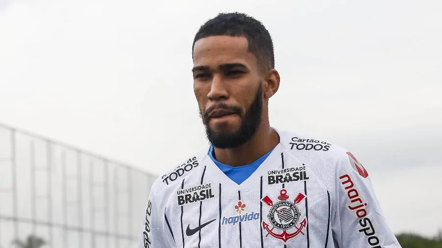 [COMENTE] Para você, Everaldo tem vaga para ser titular na equipe de Tiago Nunes?