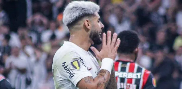 Corinthians supera São Paulo em confronto recente no estádio de Itaquera.