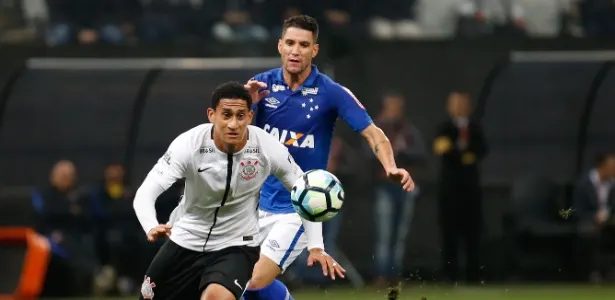 Ônibus do Corinthians quebra, e delegação chega ao Mineirão em vans e Ubers