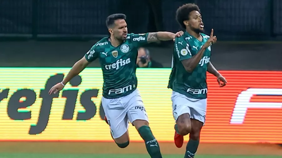 Luiz Adriano recusa propostas e gera desgaste nos bastidores do Palmeiras 