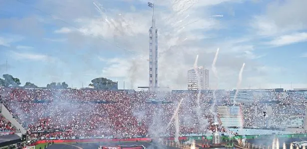 Palmeiras zomba do Flamengo após vitória no Centenário: 