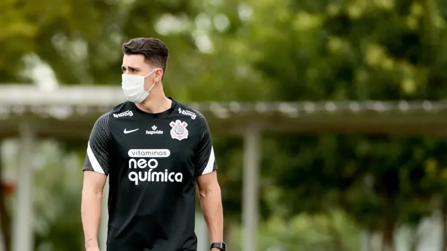 Mesmo após rescisão, Danilo Avelar vai continuar usando o CT do Corinthians até receber alta