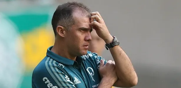 Eduardo admite mudar Palmeiras e nega preleção 