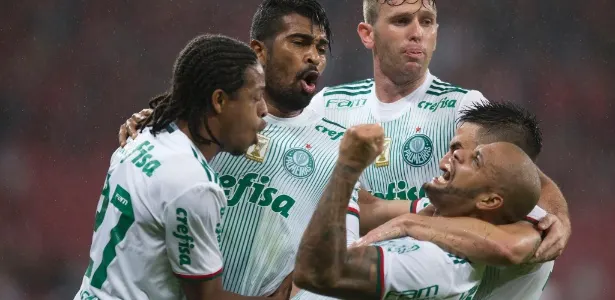 Cuca escala time com T. Santos e Felipe Melo e dá chance a Michel Bastos 