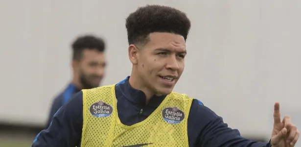 Marquinhos Gabriel tem lesão na coxa e desfalca Corinthians por 3 semanas