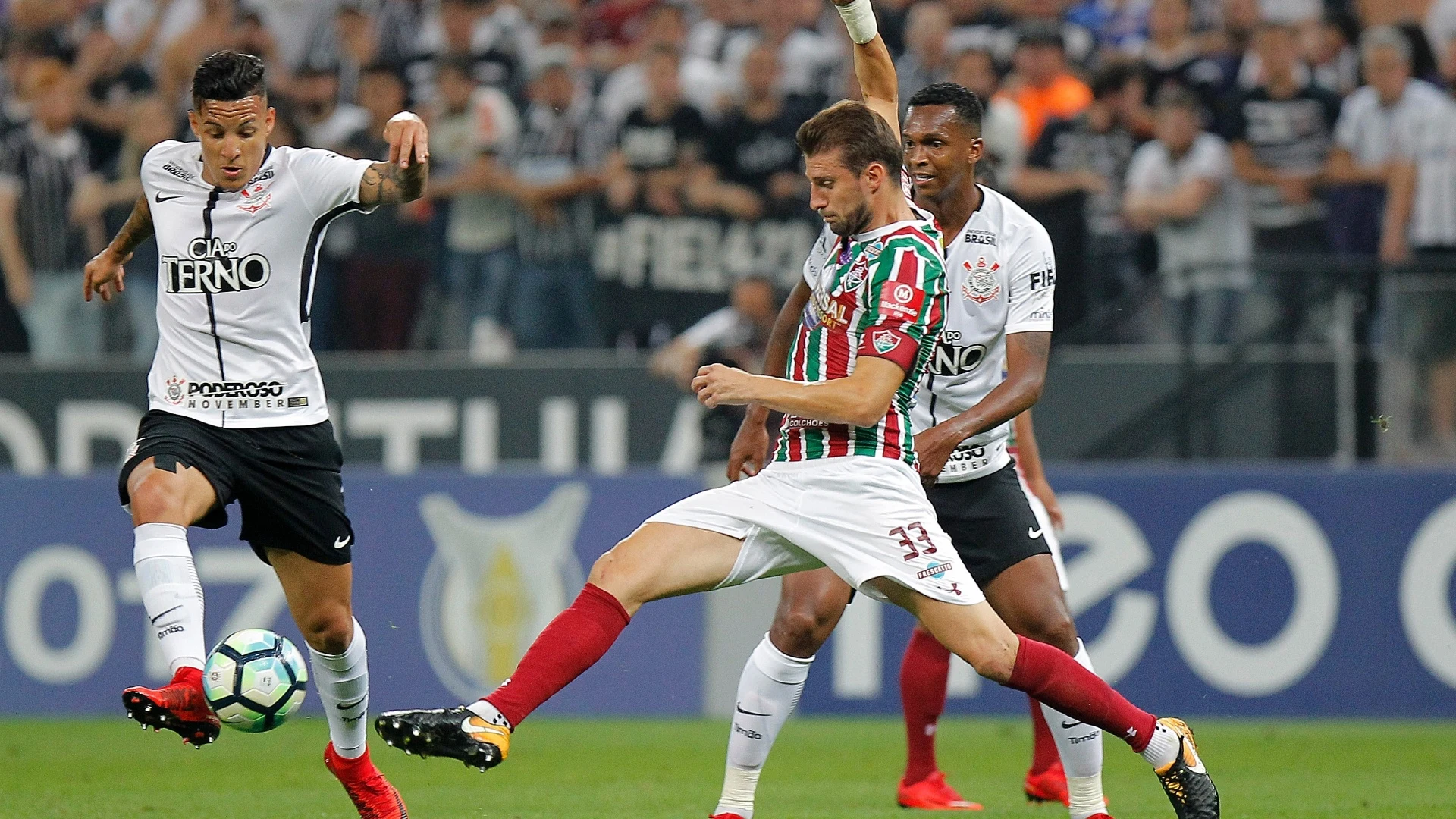 Corinthians espera acerto com Henrique e aguarda resposta de Balbuena