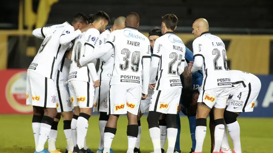 Entre os brasileiros na Sul-Americana, Corinthians é o time que mais erra passes na competição