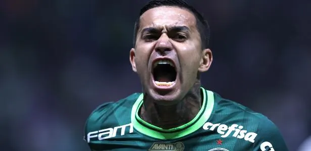 Dudu confirma permanência no Palmeiras e causa celebração entre jogadores: 