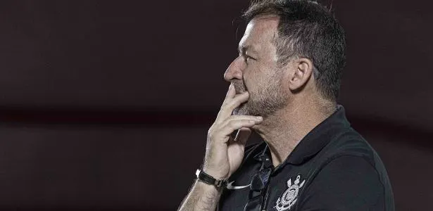 Corinthians resolve irregularidades de FGTS com elenco após ações judiciais.