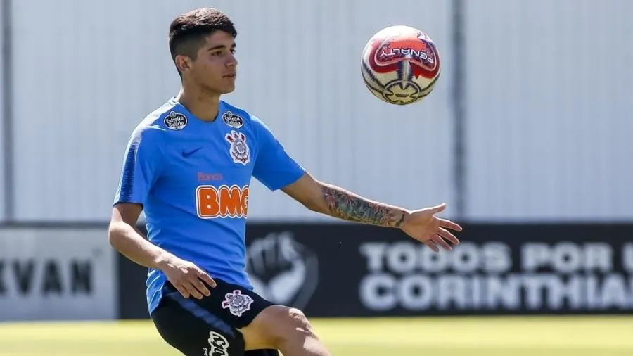 Araos volta do Chile sub-23, e Tiago quer entender qual sua posição ideal