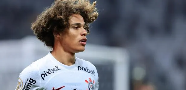 Corinthians tem Biro como titular e trio de retornos no banco.