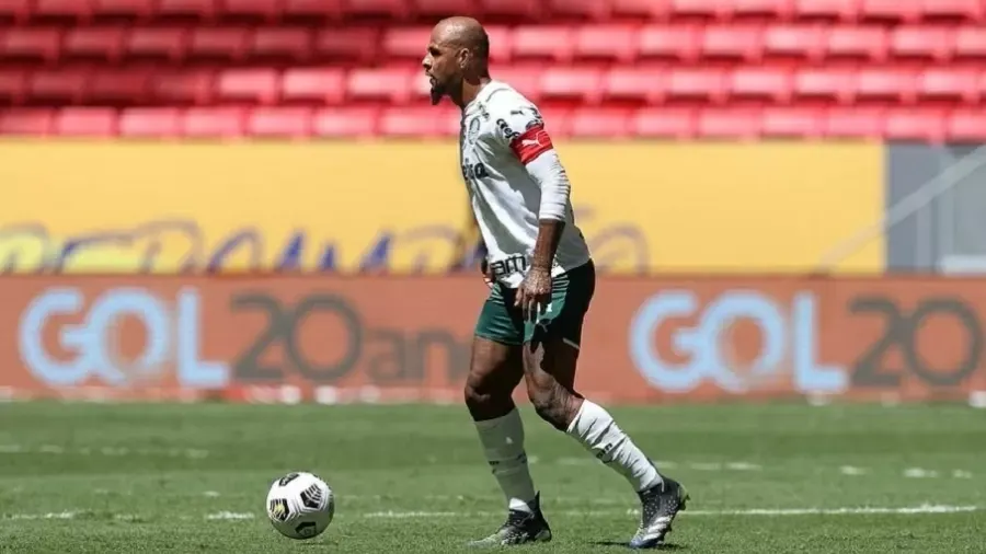 Felipe Melo cita se pronuncia nas redes sociais após derrota para Flamengo