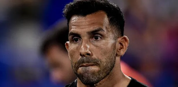 Tévez é internado na Argentina com dores no peito: ex-Corinthians preocupa.