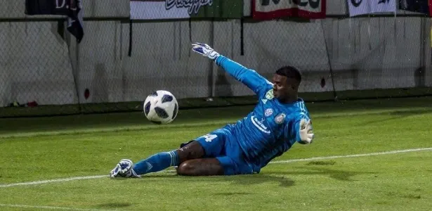 Anos depois de saída conturbada, goleiro Felipe admite 