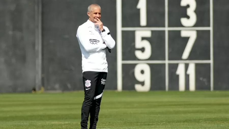 Com Sylvinho sob pressão, Dérbi já derrubou Mancini e Tiago Nunes