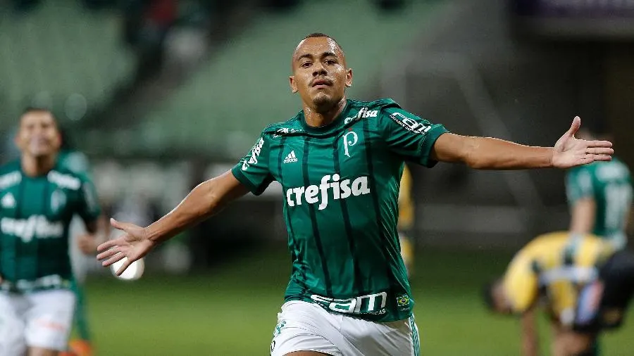 [ENQUETE] Com problemas no ataque, o Palmeiras fez certo em emprestar Papagaio?