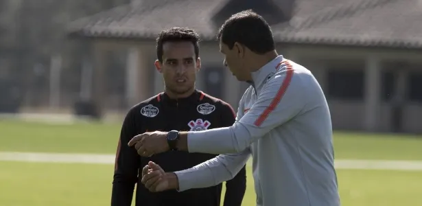 Camisa 8? Corinthians tenta dar sobrevida a Jadson em ano final de contrato