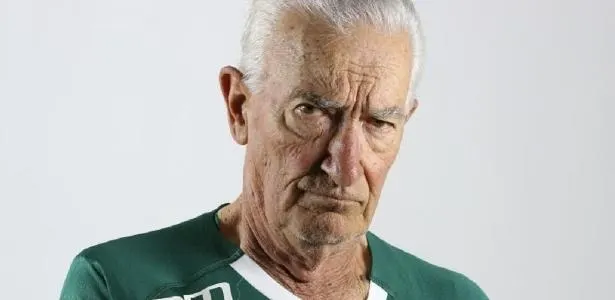 Morre Dudu, ídolo do Palmeiras e craque da Academia aos 84 anos.