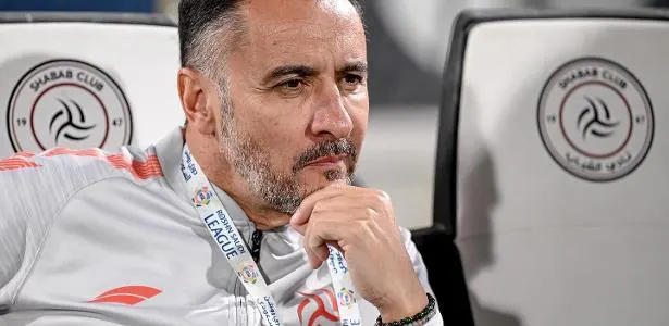 Ex-técnico de Corinthians e Flamengo, Vítor Pereira renova contrato com clube árabe