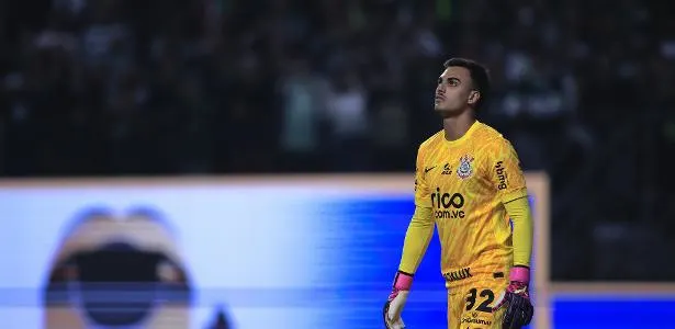 Corinthians incentiva formação de novos líderes, apesar de expor garotos após derrota.