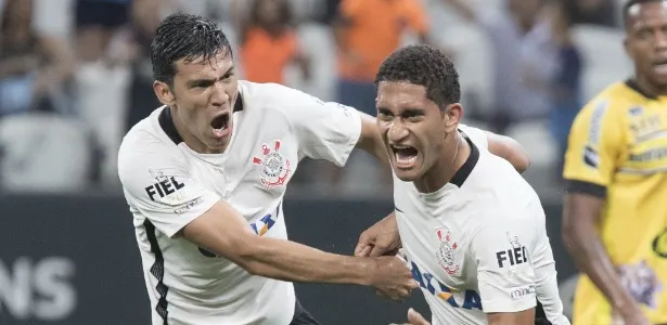 Com lesão e possível saída, Corinthians testa vida sem Pablo