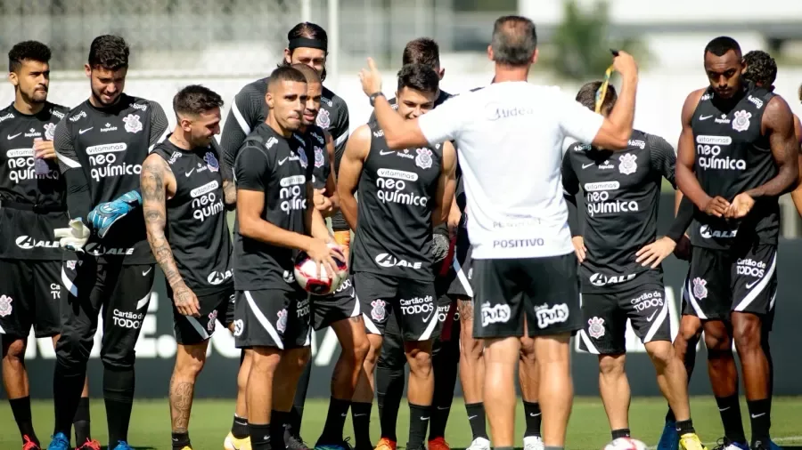 Diretoria do Corinthians quitou salários de março, afirma Mancini