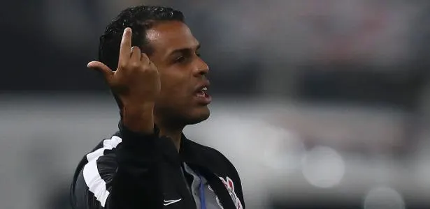 Lázaro comenta vitória e admite que Corinthians sentiu lesão de R. Augusto: 