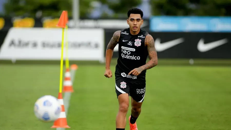 Corinthians terá disputa acirrada por vaga para a reserva do lateral-direito Fagner