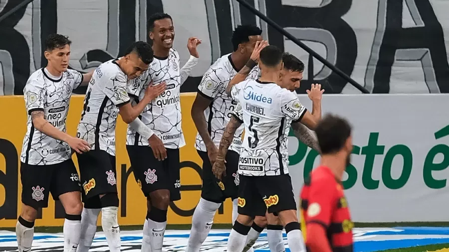 Após marcar contra o Sport, Jô iguala marca de Dentinho como artilheiro do Corinthians no século 21