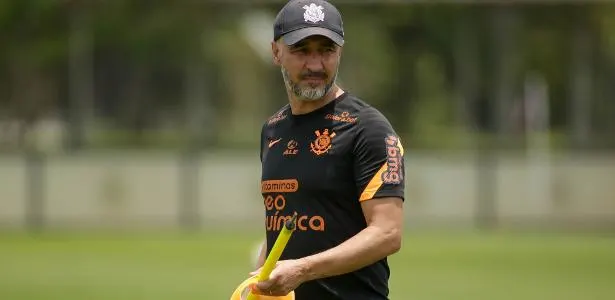 Melhor Opção para o Corinthians: Análise de Colunistas sobre Carille e Diaz