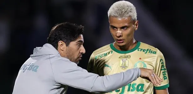 VAI FICAR?! Palmeiras valoriza permanência de Richard Ríos: imprescindível para estratégia do clube.