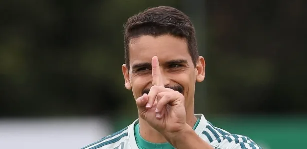 Palmeiras aguarda solução para a lateral vinda do DM