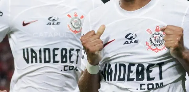 Corinthians paga intermediário mesmo com valor errado na nota fiscal.