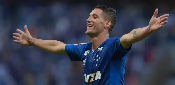 Cruzeiro vence e deixa Palmeiras a 13 pontos do Corinthians antes do dérbi