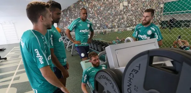 Com elenco cheio, Palmeiras tem pré-temporada agitada na disputa de vagas