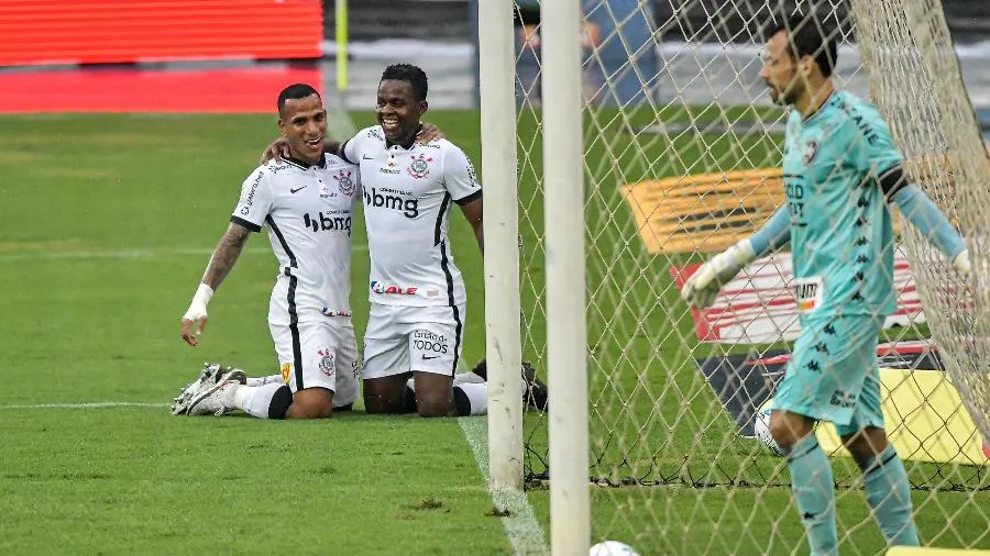 Cazares e Otero retomam confiança e terminam ano com moral no Corinthians