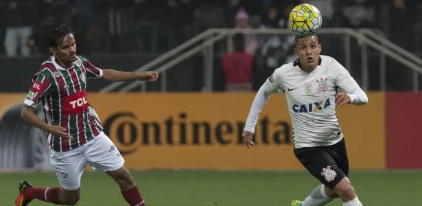 Sem dinheiro, com convicção: Flu e Corinthians fazem jogo duro no mercado