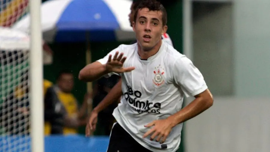 Por ajuda, Corinthians contrata filho de conselheiro de 26 anos para sub-23