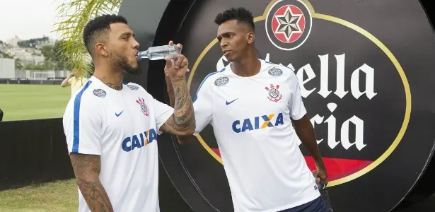 Com quase um time fora, Corinthians pega melhor do Paulista com tática rara