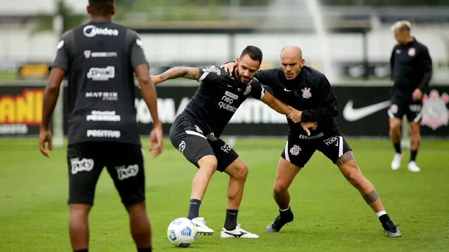 Fábio e Renato Augusto são poupados no Corinthians por controle de carga 